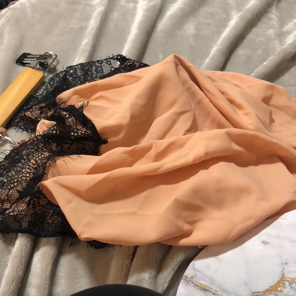 Fashion Nova size 1X peach lace cami - Picture 3 of 4
